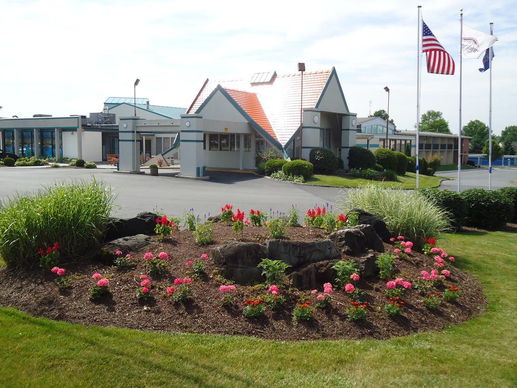 Budget Host Inn & Suites Fertility Extérieur photo